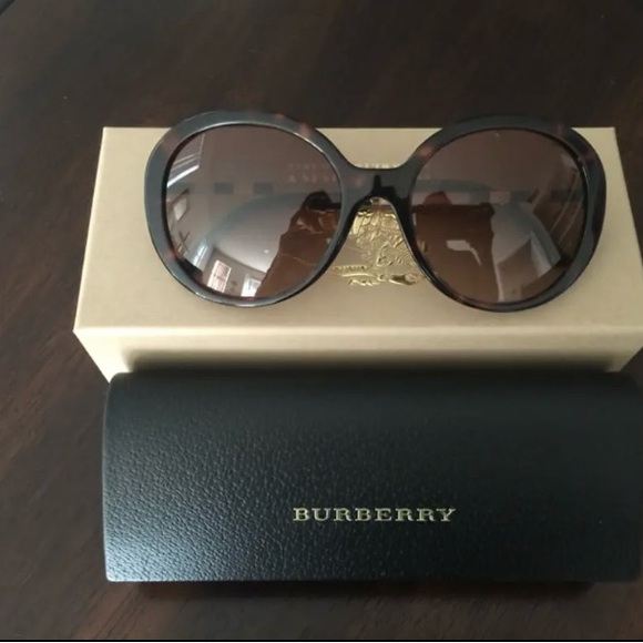 Brand new sunglasses - Picture 1 of 4